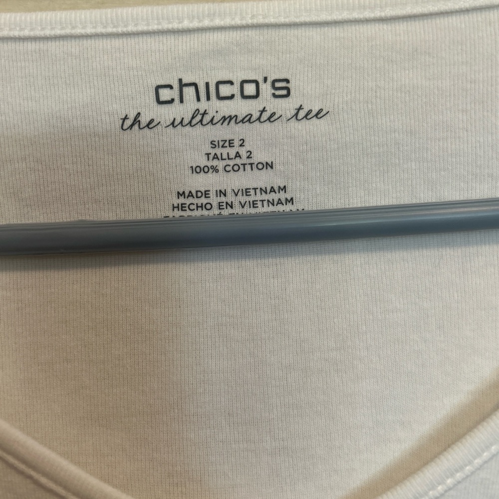Women’s 3/4 sleeve white cotton vneck shirt by Chico’s size 2 - Picture 3 of 4